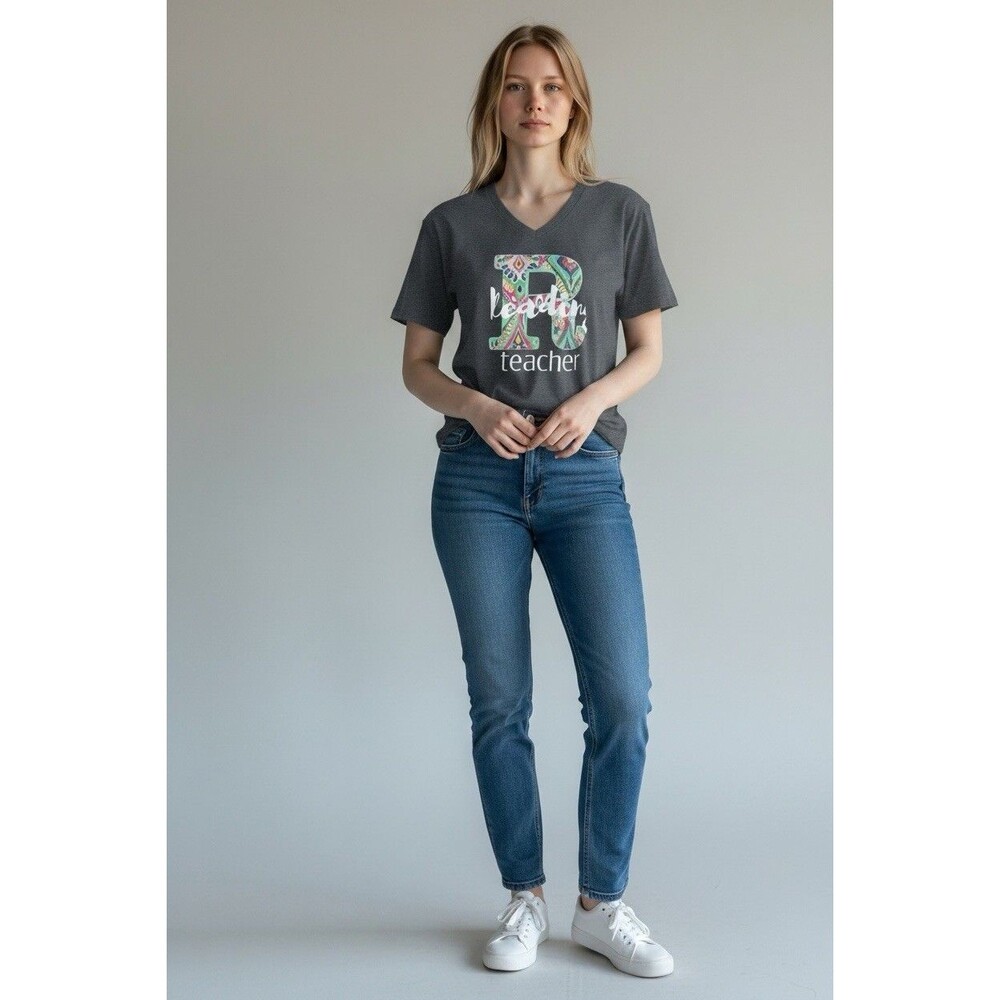 Avil Reading Teacher Themed Gray Woman’s T-shirt Size S Boho Decorative Letter R